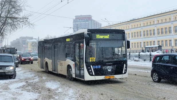 Автобусы зимой, Барнаул. 