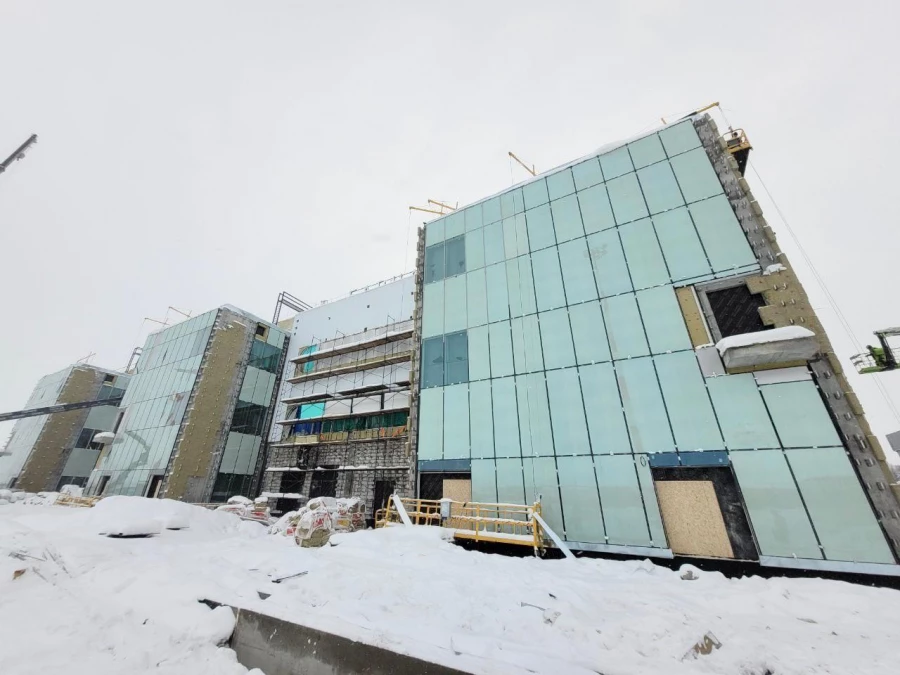 Строительство нового терминала аэропорта.