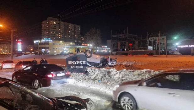 Серьезная авария с переворотом Audi произошла в Барнауле