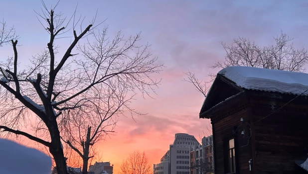 Сказочный багряный закат вечером 8 февраля