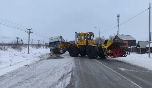 В Рубцовском районе водитель большегруза оказался в сложной ситуации