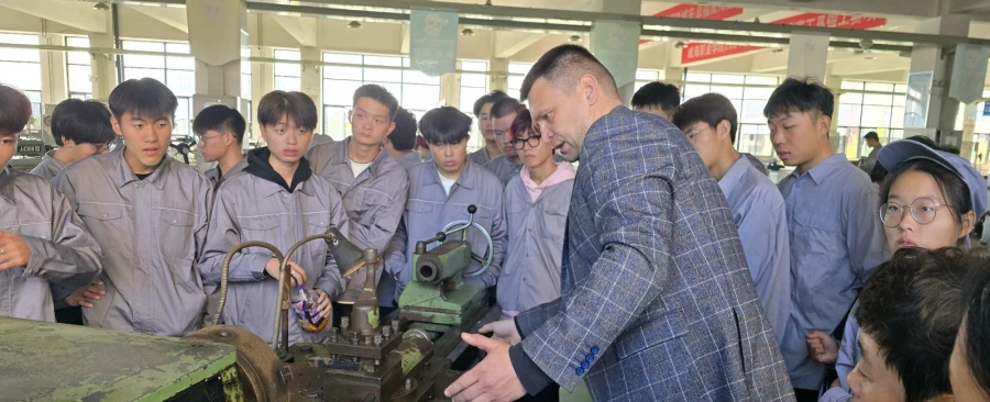 Алексей Григорьев, руководитель предприятия «Аргум» и преподаватель АлтГТУ, съездил в Китай учить студентов.