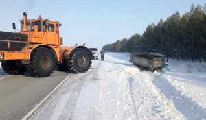 Дорожники помогают водителям