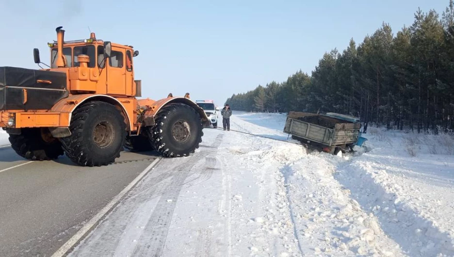 Дорожники помогают водителям