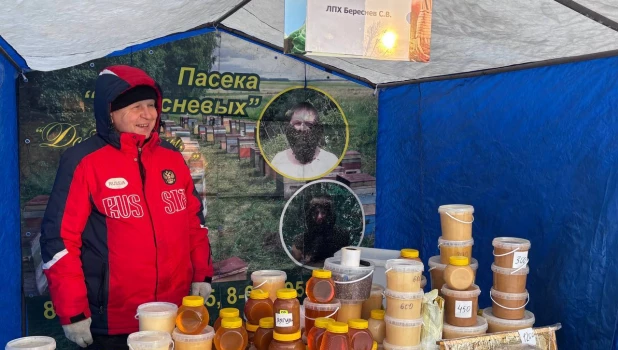 Первая в году продовольственная ярмарка в Барнауле.