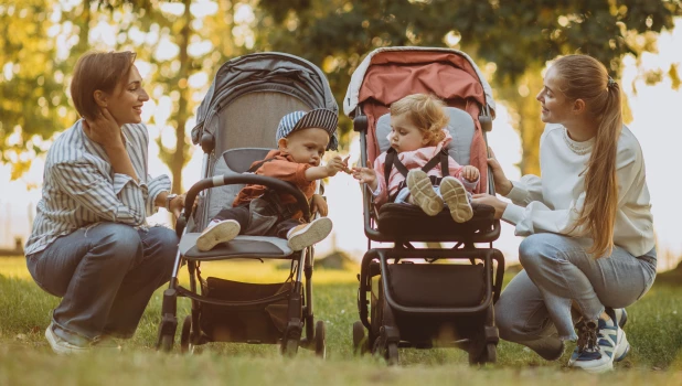 Мамы с детьми.