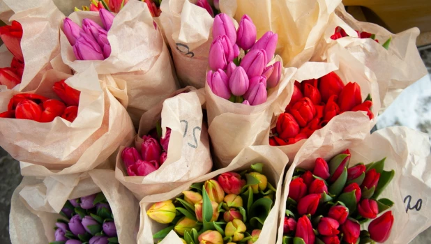 Букеты тюльпанов.