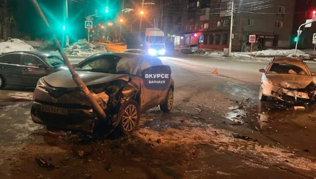 Авария на перекрестке ул. Молодежной и Комсомольского пр.