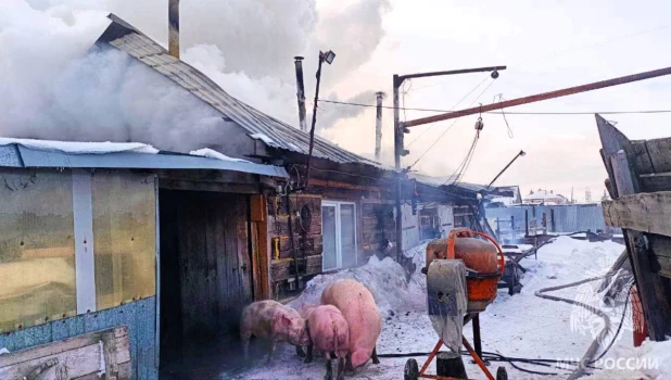 Пожар в хозяйственной постройке на Алтае. 