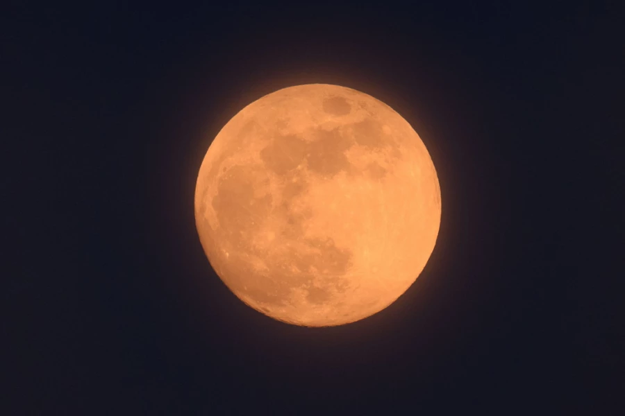 Барнаульцы увидели кровавую Луну до полного затмения 13 марта.