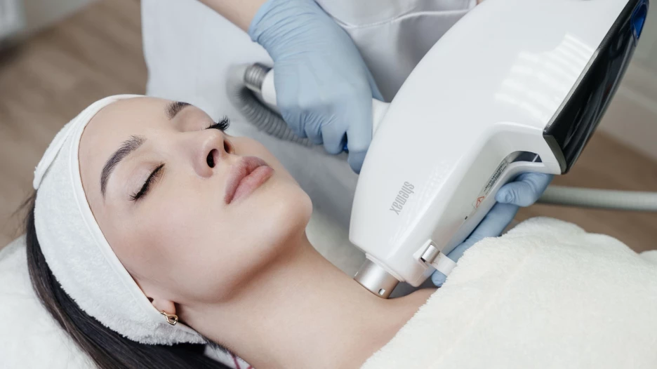 Врачи-косметологи клиники «НАНОБЬЮТИ» подбирают комплекс процедур для получения лучшего результата.