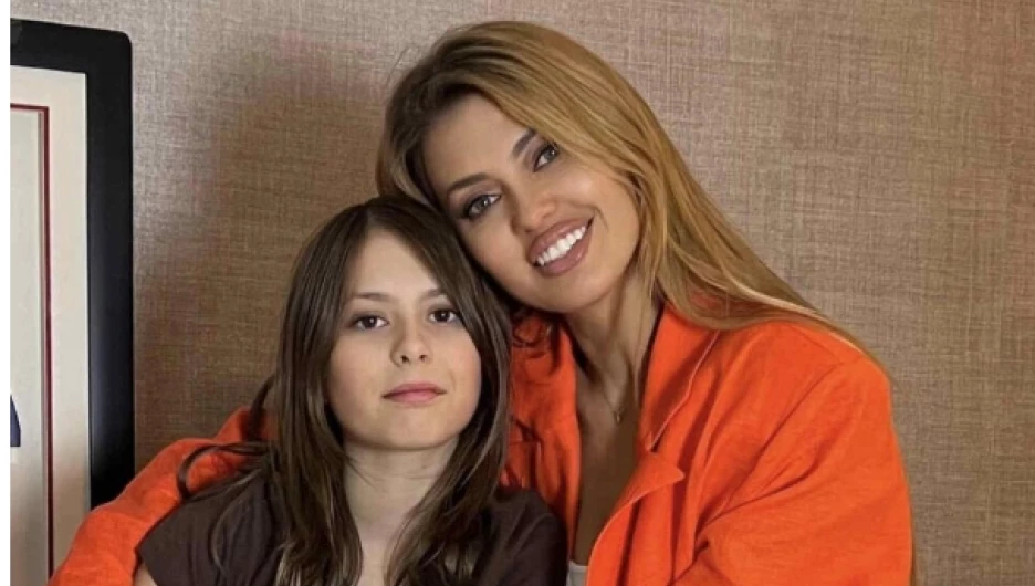 Дочь Виктории Бони страдает за границей и не может вернуться к матери

