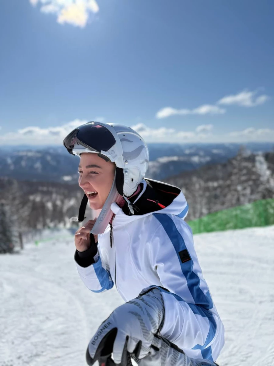 Бузова красиво закрыла горнолыжный сезон на Алтае