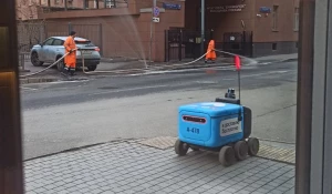 Робот пытался преодолеть препятствия на московских дорогах
