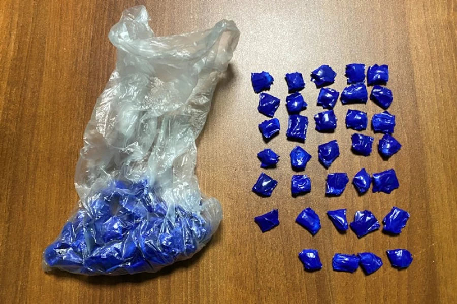 В Барнауле полицейские задержали двух закладчиков с героином.