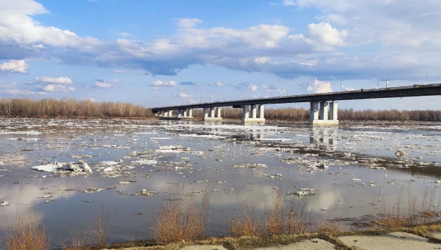 В Барнауле начался долгожданный ледоход. 