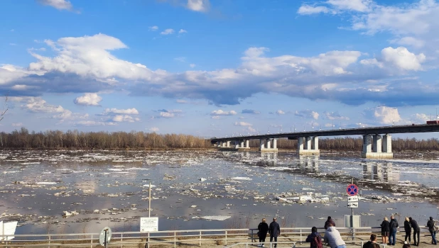 В Барнауле начался долгожданный ледоход. 