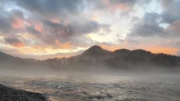 Катунь в тумане.