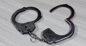 Наручники. Арест.