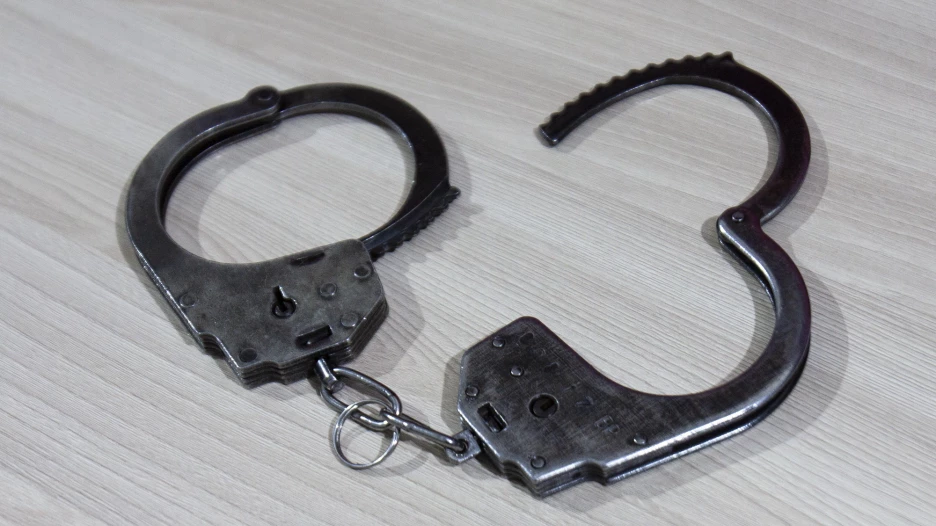 Наручники. Арест.