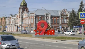 Барнаул начали готовить к празднику 80-летию Победы.