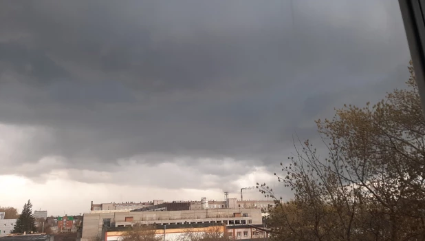 Дождевая туча в Барнауле.