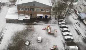Снег окутал Барнаул утром 18 апреля