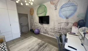 Квартира с парящими воздушными шарами продается в Барнауле за 23 млн рублей