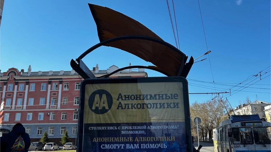 Остановка у ТЦ «Проспект» после ветра.