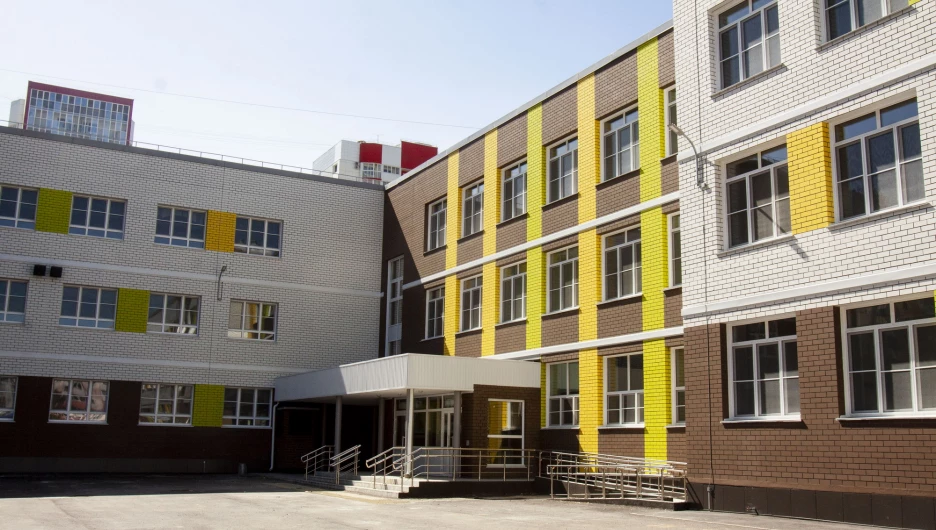 Новая школа в квартале 2011 в Барнауле