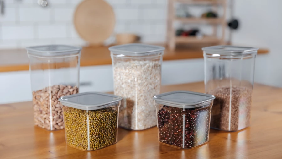 Товары для дома из пластмассы компании «Мартика».