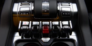 Презентация современных автомобилей от руководителя «Vin-кодер» (ранее брэнд «Зиас-Авто») Константина Денисенко на встрече «Женского клуба».