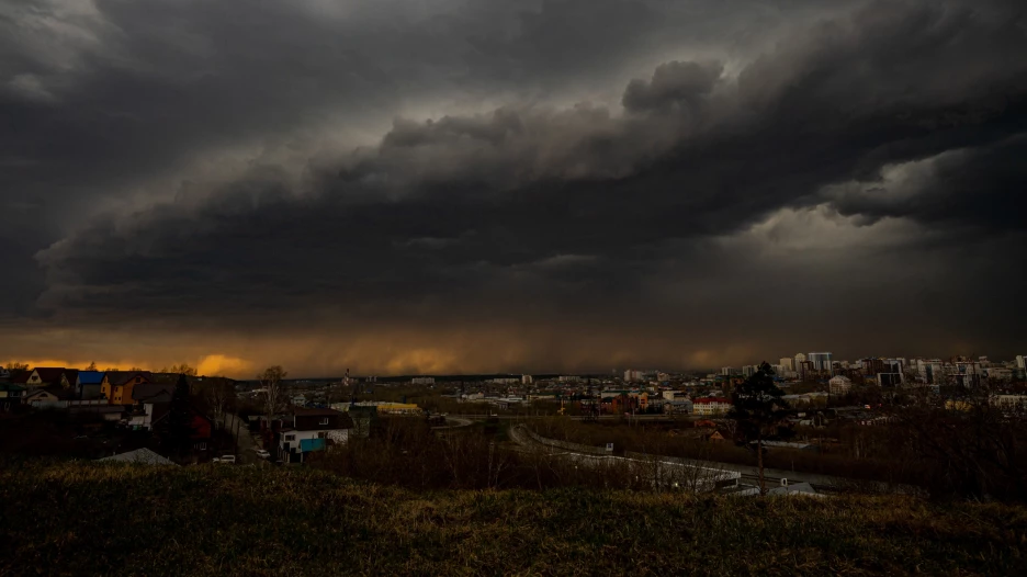 Грозовое небо в Барнауле.