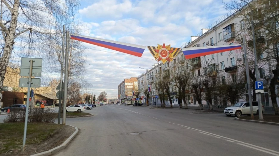 Барнаул украшают к празднику Дня Победы.