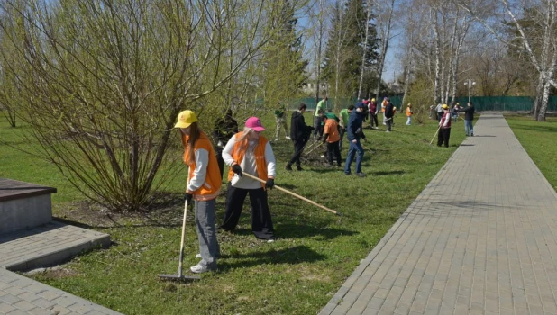 Городской субботник в Барнауле 
