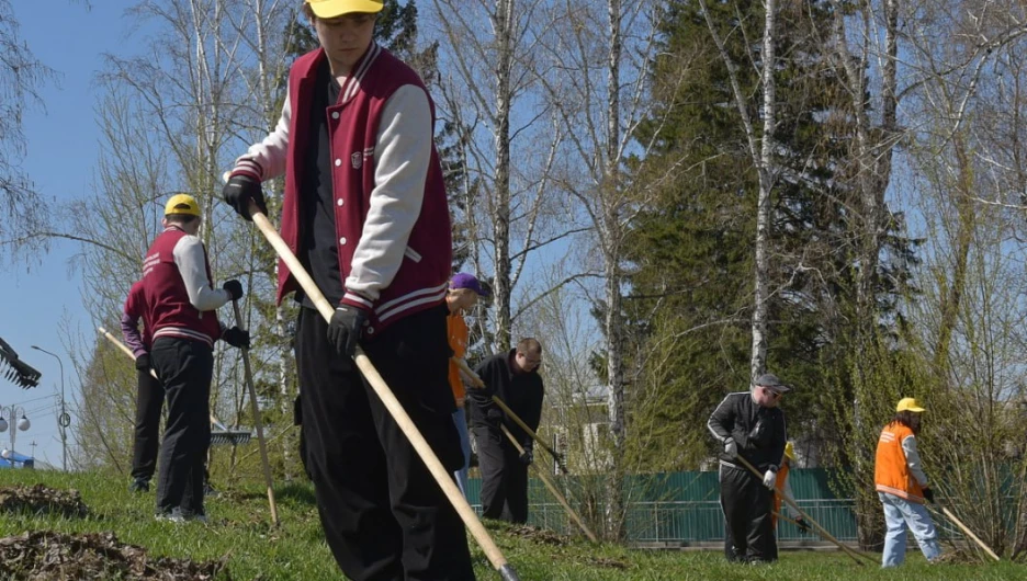 Городской субботник в Барнауле 
