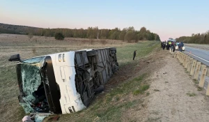 Во Владимирской области перевернулся автобус с пассажирами.