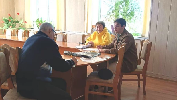 Евгения Боровикова и Юрий Майер во время рабочей поездки провели ряд встреч с жителями Родинского района.