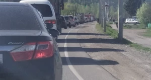 Огромная пробка образовалась на пути в Горный Алтай