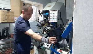 Производство на обувном заводе «Альфа» в Барнауле.