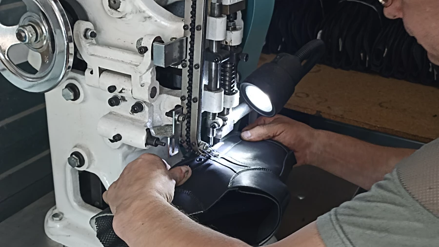 Производство на обувном заводе «Альфа» в Барнауле.