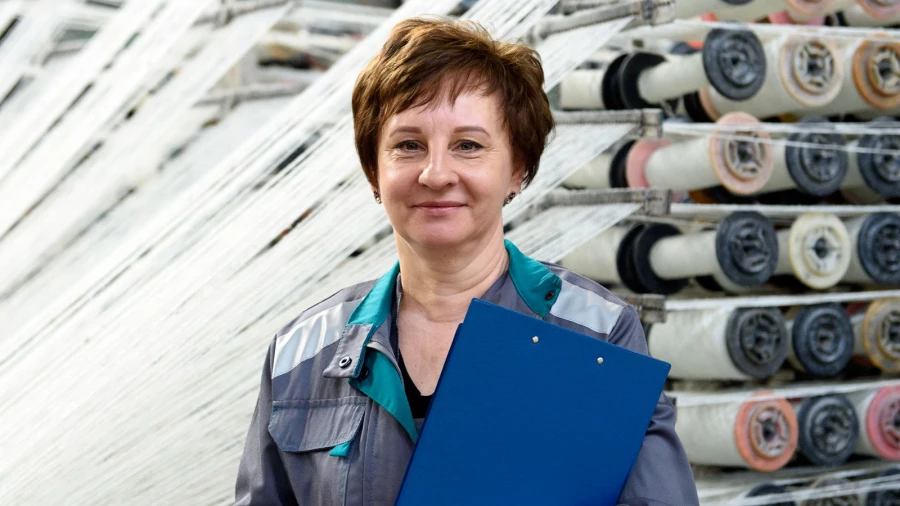 Елена Долбня, помощник мастера текстильного цеха 5‑го разряда. Елена Долбня, помощник мастера текстильного цеха 5‑го разряда.