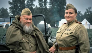 Супруги Ирина Чекаданова и Александр Лукин — организаторы парада ретроавтомобилей времен ВОВ, который проходит 9 мая на пл. Советов в Барнауле. 