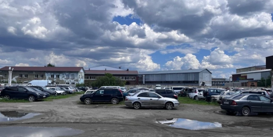 В Бийска четырех мужчин признали виновными в мошенничестве при реализации конфискованных автомобилей.