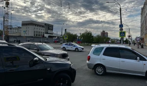 Перекрыли движение у площади Сахарова и проспект Ленина.