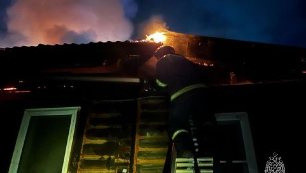 Загорелся частный дом в Бийске