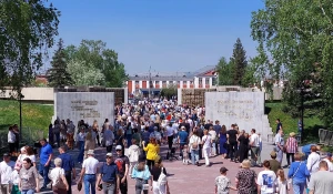 Мемориал Славы в Барнауле на День Победы — 2025. 