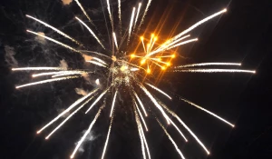 Праздничный салют в Барнауле в День Победы — 2025.