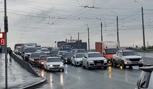 Пробка на мосту на Новом рынке