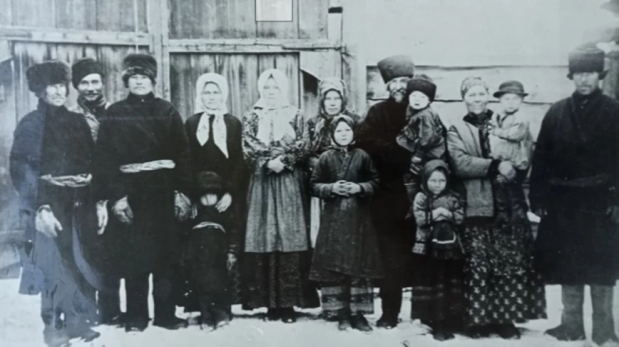 Группа переселенцев в Сибирь. Группа переселенцев в Сибирь.